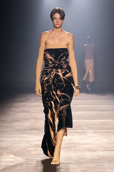 Look 9